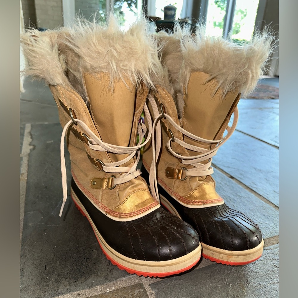 Sorel Tofino Joan Of Arctic Boot. Cute Gold And Coral… Gem